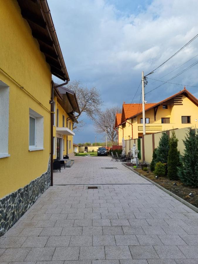 Izabella Guest House Săcele Exterior foto